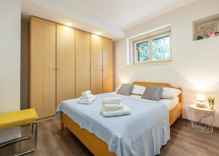 Josko - Combine Parking&beach&old Town