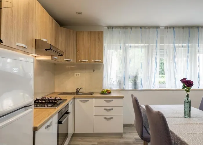 Josko - Combine Parking&beach&old Town * Split