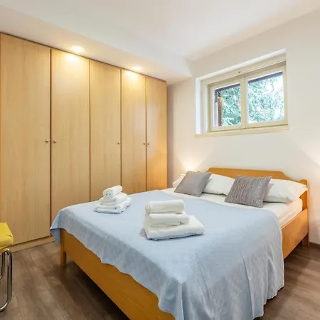 Josko - Combine Parking&beach&old Town